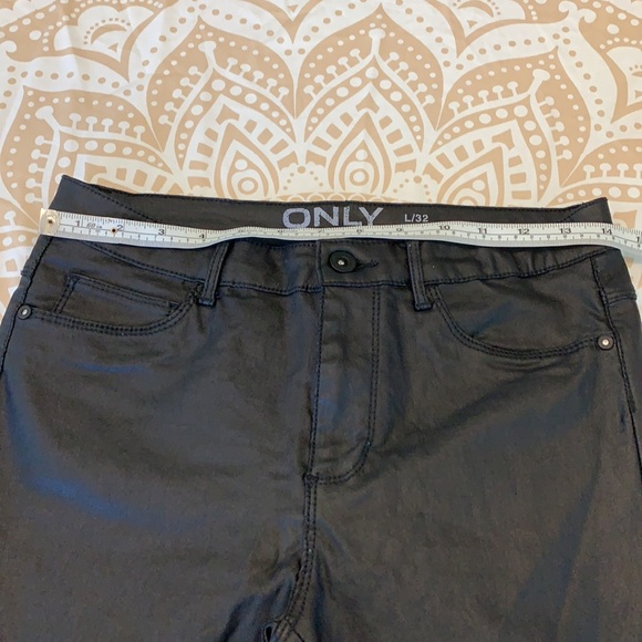 Faux leather pants - Picture 4 of 4